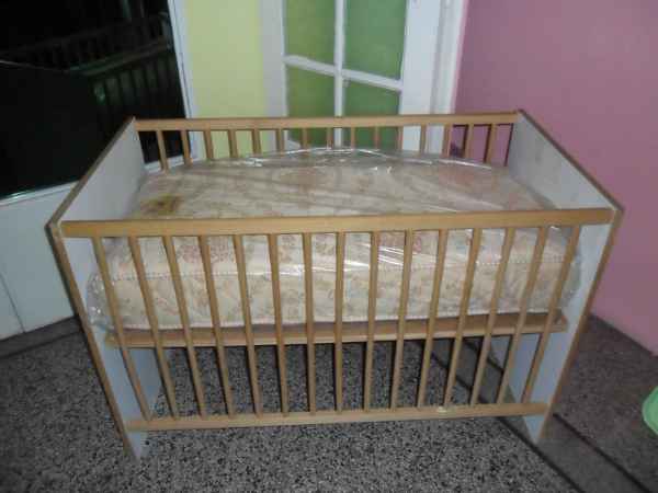 lit pour bébé 700dh