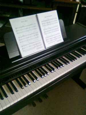 Piano, 8 octaves. 