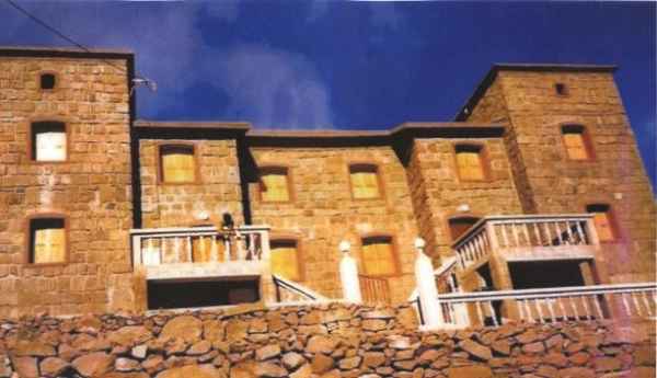 Chalets jumeaux de 320m² à vendre à Oukaimden