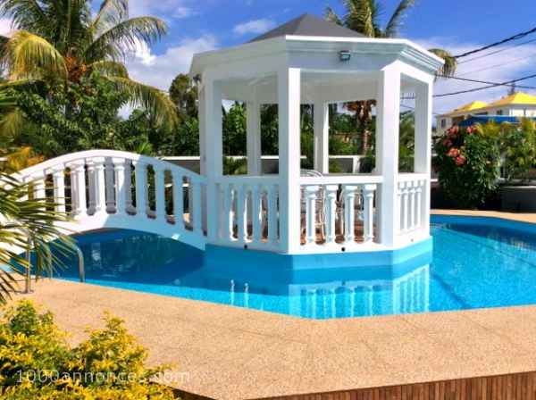 un appartement 2 chambres avec piscine