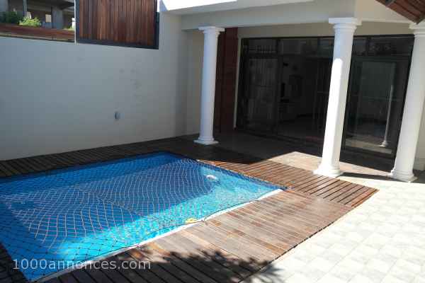 Maison équipée et meublée avec piscine située