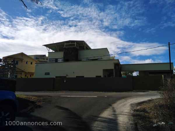 Flic en Flac vente une grande villa neuve 